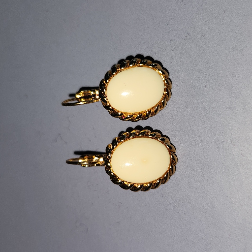 Elegant Gold and Cream Earrings - Picture 12 of 12